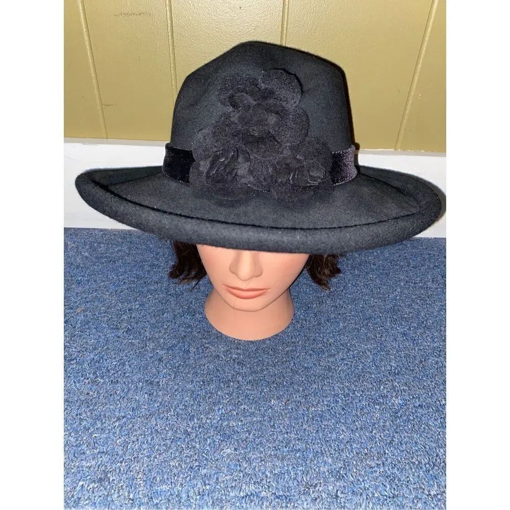 Women OS 100% wool brim hat w/satin ribbon w/ floral appliqué on front of hat